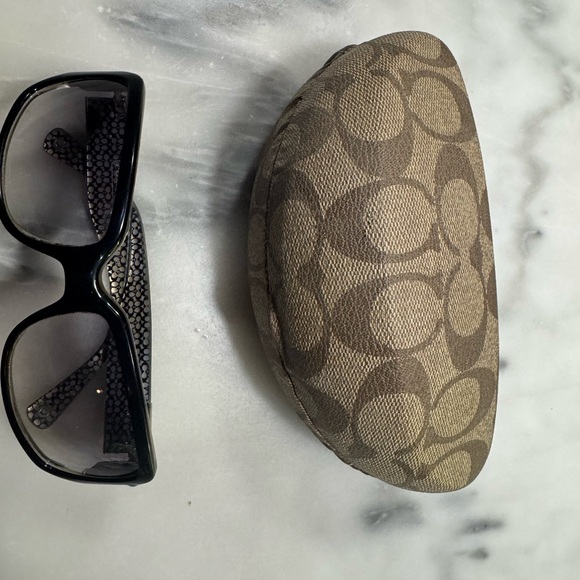 Coach women’s black/gray frame sunglasses. Comfortable fit - Picture 9 of 10